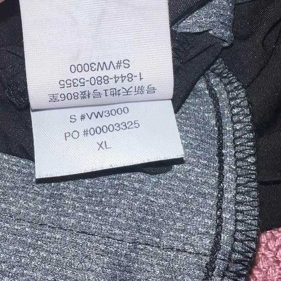 Vuori Clementine Black Shorts women’s size XL - Picture 7 of 7